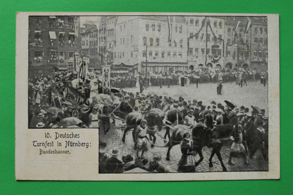 AK Nürnberg / um 1900 / 10. Deutsches Turnfest / Festzug / Bundesbanner Zuschauer Stadtansicht